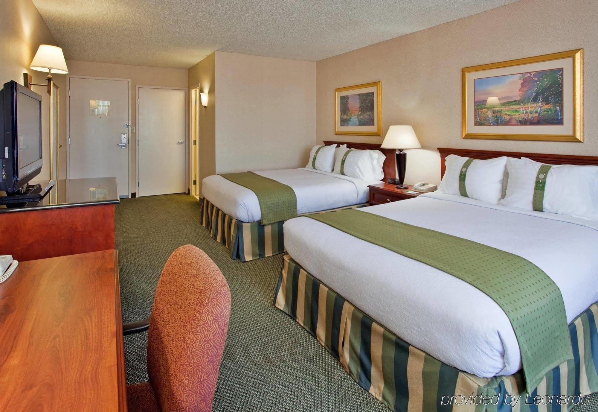 Holiday Inn Wichita East I-35 By Ihg Exterior photo