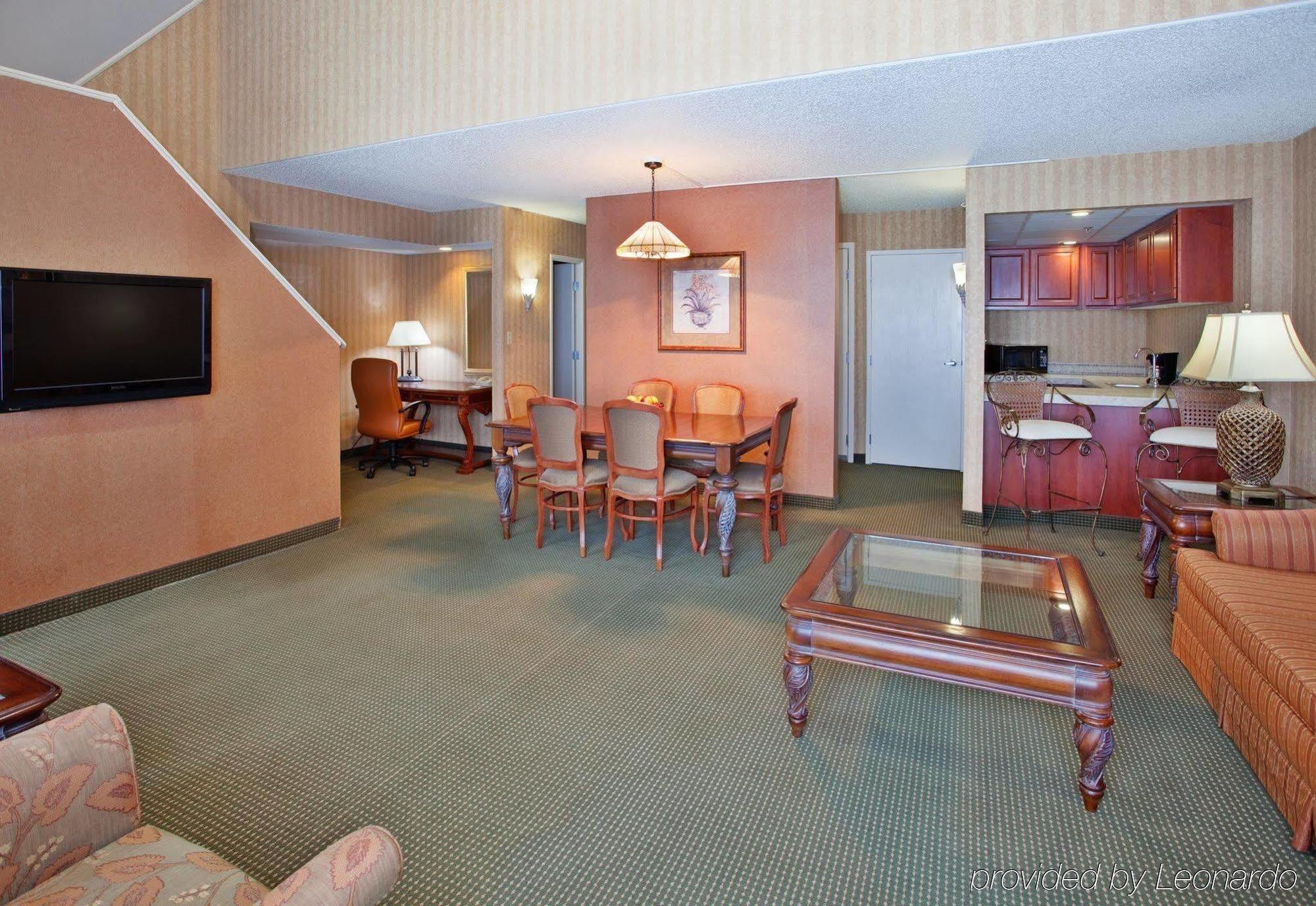 Holiday Inn Wichita East I-35 By Ihg Exterior photo